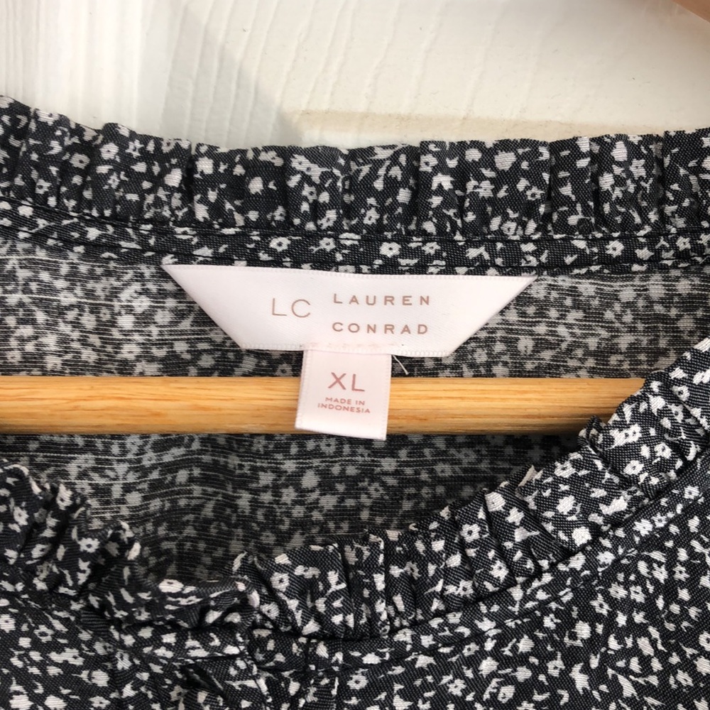 Button up - Picture 2 of 2